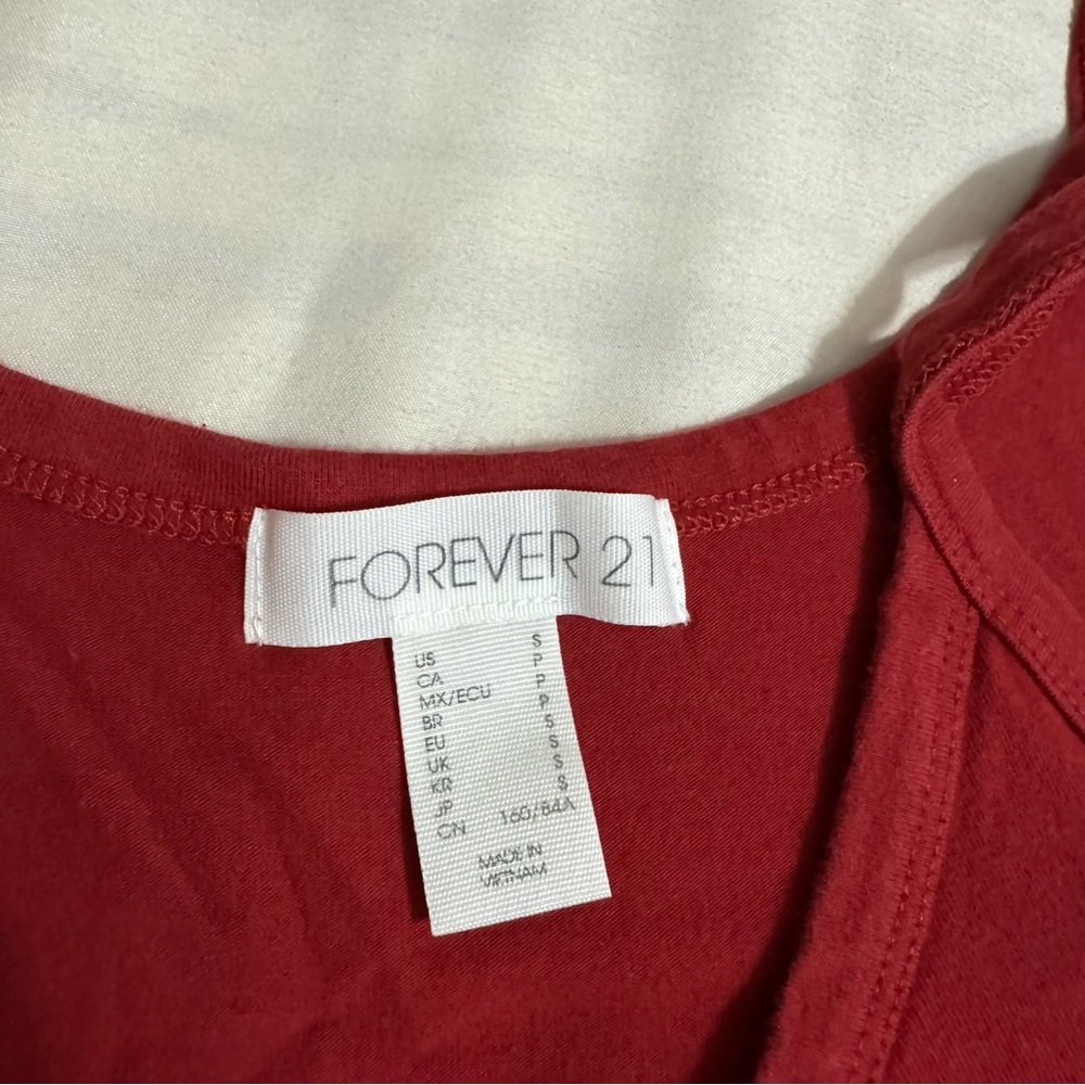 Red t-shirt - Picture 3 of 3